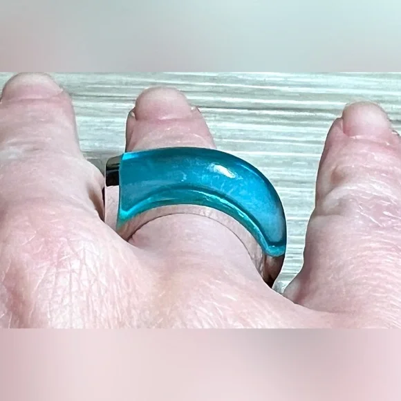 Designer Guess Collection Sterling Silver Blue Resin Hawaiian Hook Ring, Size 6